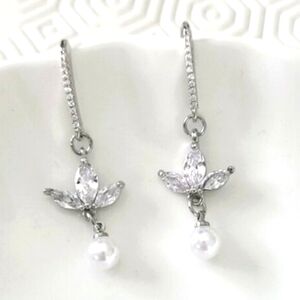 Beautiful Elegant Evening Silver Tone Crystal Lotus Flower Pearl Drop Earrings